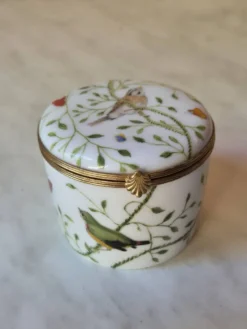 Boîte en porcelaine Raynaud Limoges vintage avec décoration d'oiseaux et de fleurs