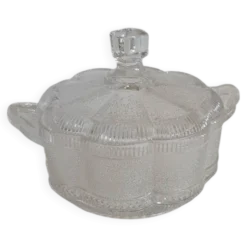 Boîte en verre moulé