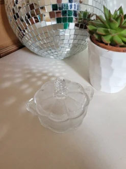 Boîte en verre moulé