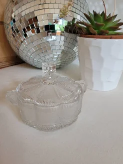 Boîte en verre moulé