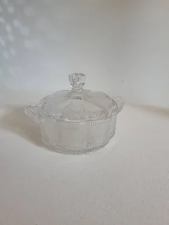 Boîte en verre moulé