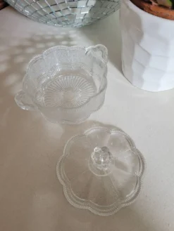 Boîte en verre moulé