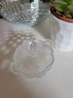Boîte en verre moulé