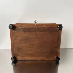 Boîte historiciste en placage de frêne floral et en palissandre, Autriche, années 1880.