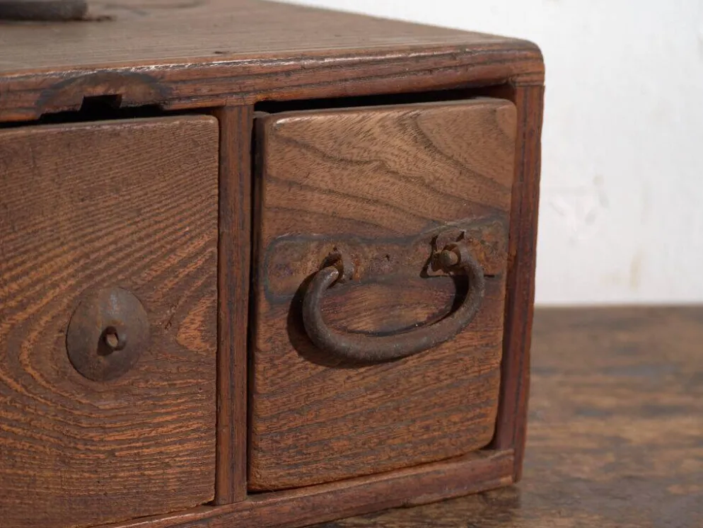 Boîte japonaise ancienne avec tiroir en bois – période Meiji–Taishō (c.1890–1920)