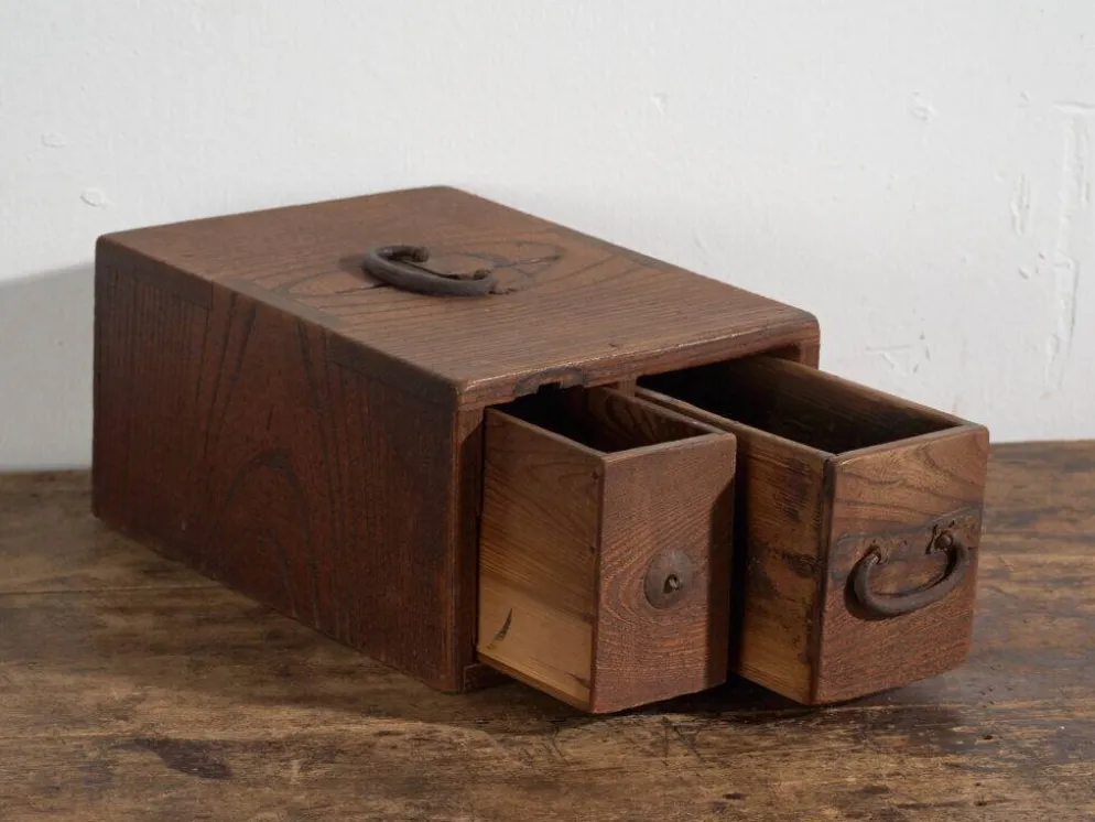 Boîte japonaise ancienne avec tiroir en bois – période Meiji–Taishō (c.1890–1920)