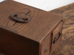 Boîte japonaise ancienne avec tiroir en bois – période Meiji–Taishō (c.1890–1920)