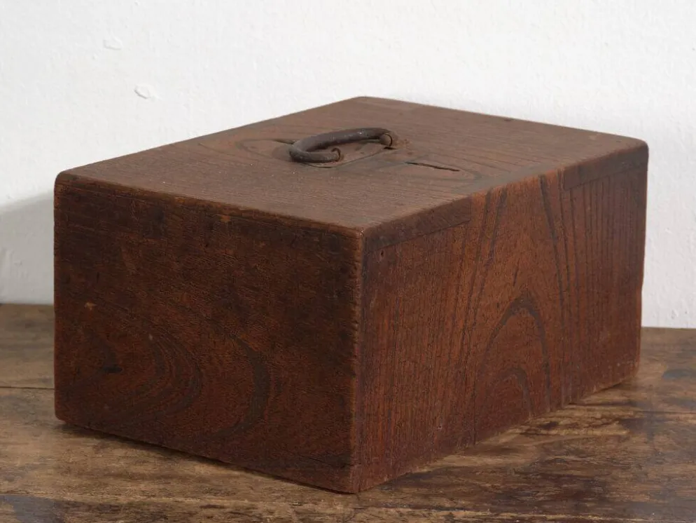 Boîte japonaise ancienne avec tiroir en bois – période Meiji–Taishō (c.1890–1920)