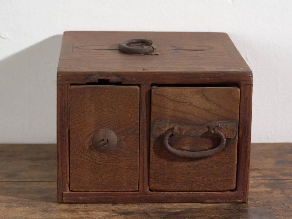 Boîte japonaise ancienne avec tiroir en bois – période Meiji–Taishō (c.1890–1920)
