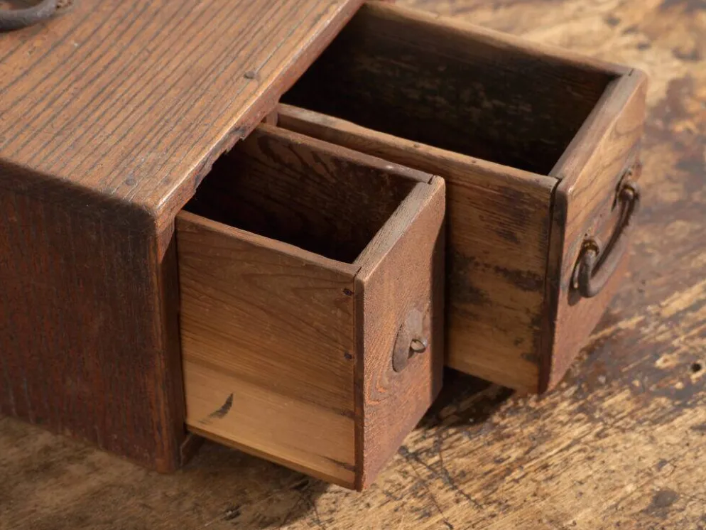 Boîte japonaise ancienne avec tiroir en bois – période Meiji–Taishō (c.1890–1920)
