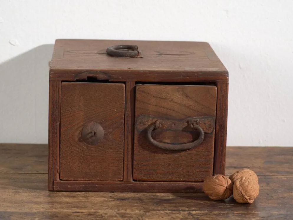 Boîte japonaise ancienne avec tiroir en bois – période Meiji–Taishō (c.1890–1920)