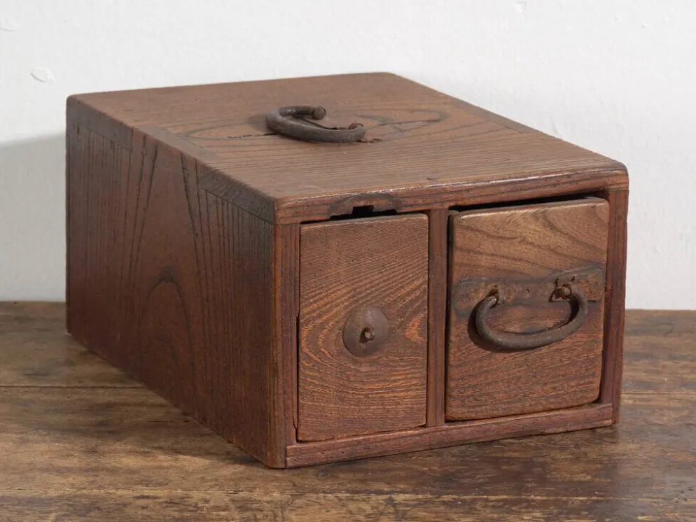 Boîte japonaise ancienne avec tiroir en bois – période Meiji–Taishō (c.1890–1920)