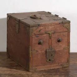 Boîte japonaise ancienne à tiroirs et couvercle articulé – Début période Showa (v.1928)