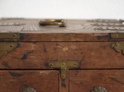 Boîte japonaise ancienne à tiroirs et couvercle articulé – Début période Showa (v.1928)