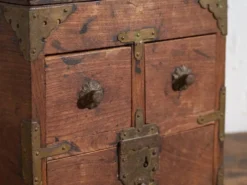 Boîte japonaise ancienne à tiroirs et couvercle articulé – Début période Showa (v.1928)