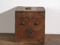 Boîte japonaise ancienne à tiroirs et couvercle articulé – Début période Showa (v.1928)