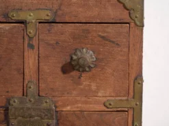 Boîte japonaise ancienne à tiroirs et couvercle articulé – Début période Showa (v.1928)