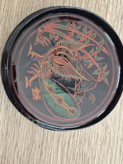 Boîte ronde et ses 6 sous-verres en bois laqué peint à la main