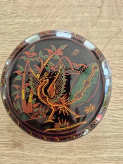 Boîte ronde et ses 6 sous-verres en bois laqué peint à la main