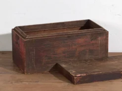 Boîtier ancien de couleur foncée (c.1900) #26