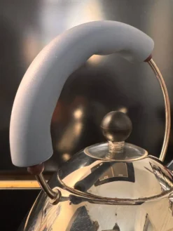 Bouilloire induction Michael Graves pour Alessi