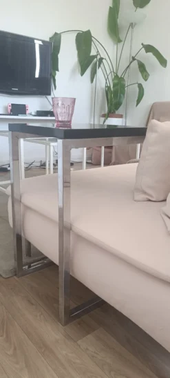 Bout de canapé en C design contemporain — Acier chromé lourd et platea