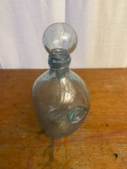 Bouteille ancienne Biot verre soufflé bullé bleu + bouchon vintage