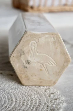Bouteille ancienne en céramique émaillée beige