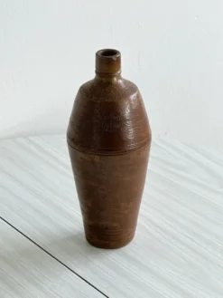 Bouteille ancienne en grès.