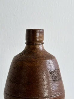 Bouteille ancienne en grès.
