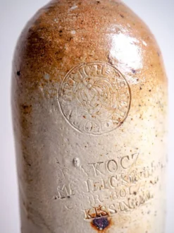 Bouteille Ancienne en Grès – Pièce de Collection