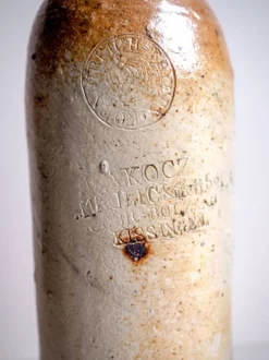 Bouteille Ancienne en Grès – Pièce de Collection