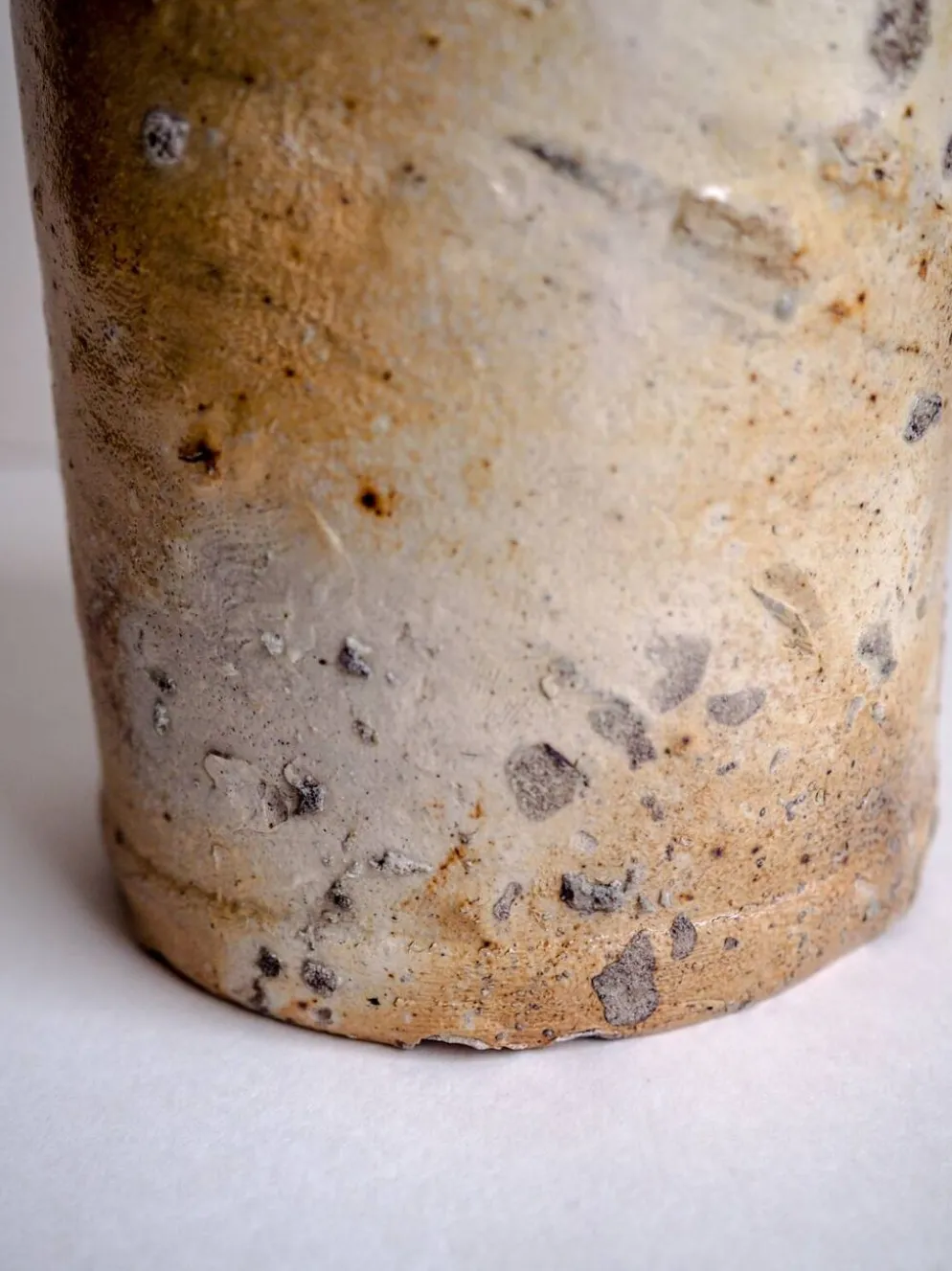 Bouteille Ancienne en Grès – Pièce de Collection