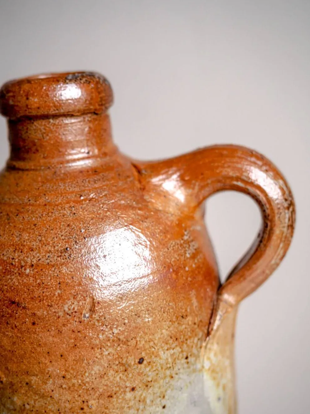 Bouteille Ancienne en Grès – Pièce de Collection