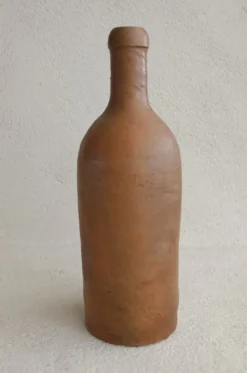 Bouteille ancienne en terre cuite