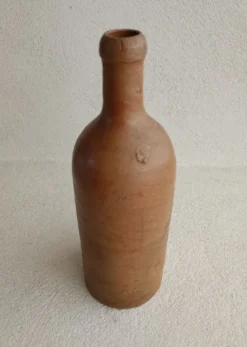 Bouteille ancienne en terre cuite