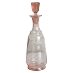 Bouteille ancienne en verre rose translucide