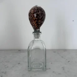 Bouteille avec bouchon coquillage