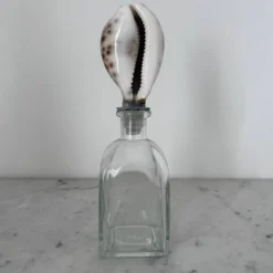 Bouteille avec bouchon coquillage