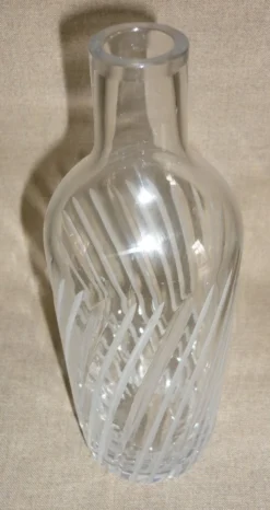 Bouteille ciselée en verre