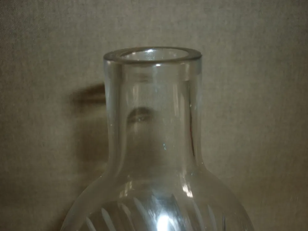 Bouteille ciselée en verre