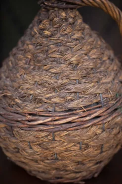Bouteille dame Jeanne, bouteille verre vert habillée d'un tressage paille et osier, bonbonne, déco v
