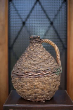 Bouteille dame Jeanne, bouteille verre vert habillée d'un tressage paille et osier, bonbonne, déco v