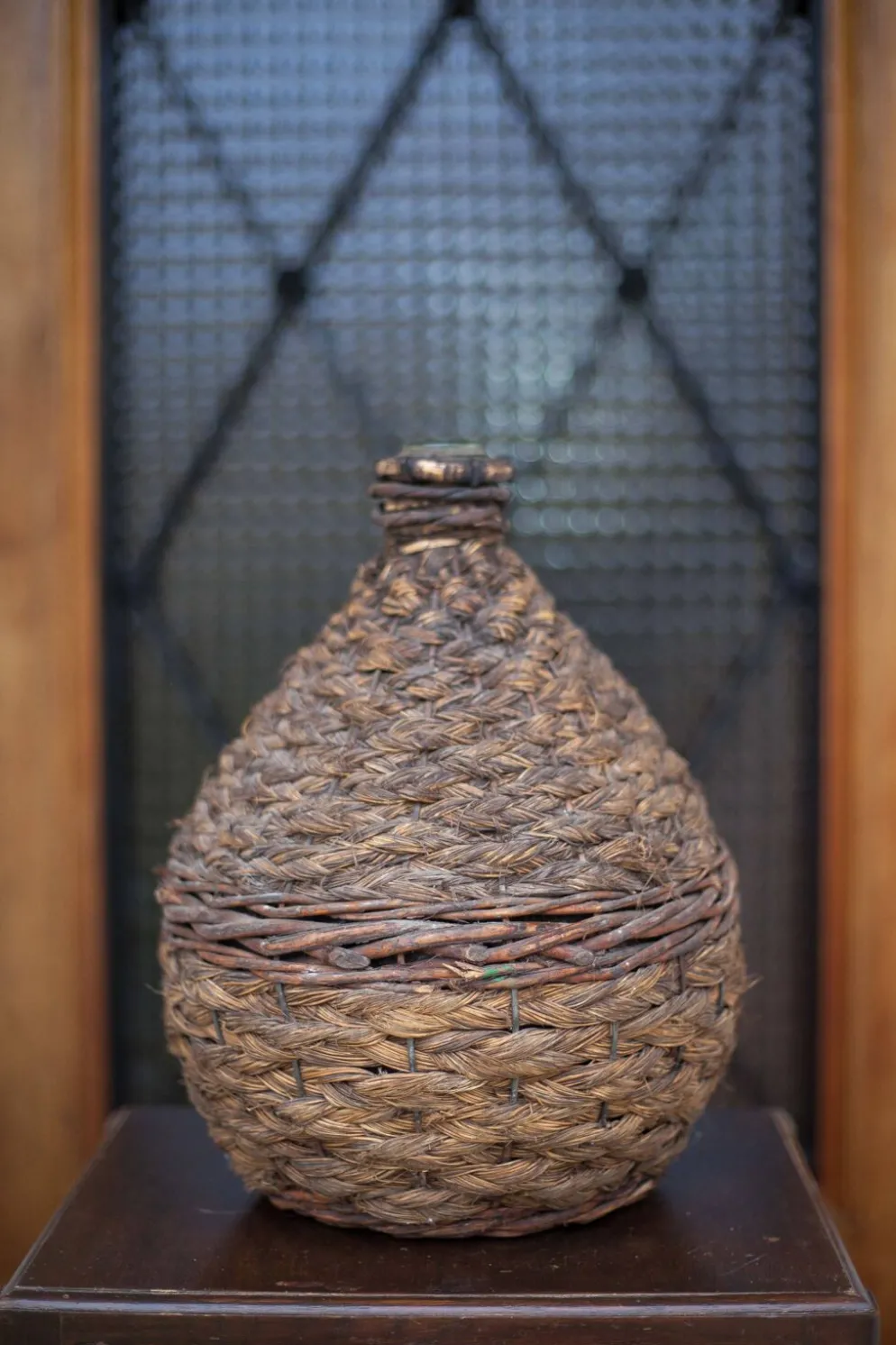 Bouteille dame Jeanne, bouteille verre vert habillée d'un tressage paille et osier, bonbonne, déco v