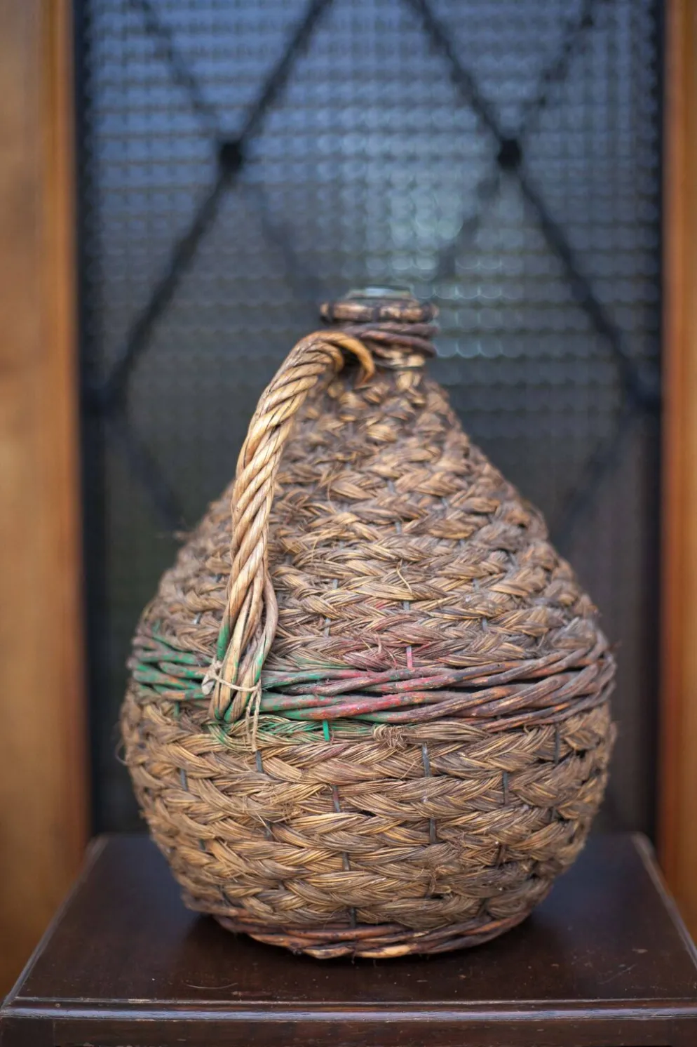 Bouteille dame Jeanne, bouteille verre vert habillée d'un tressage paille et osier, bonbonne, déco v