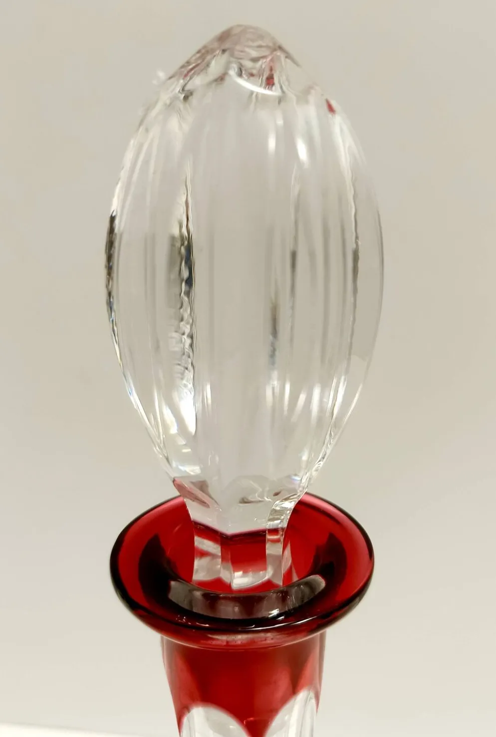 Bouteille à décanter en cristal de Bohême transparente et rouge de Dresden Crystal, Allemagne