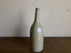 Bouteille de grès penchée début 20e