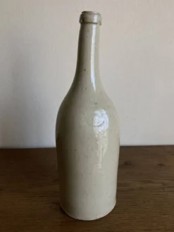 Bouteille de grès penchée début 20e