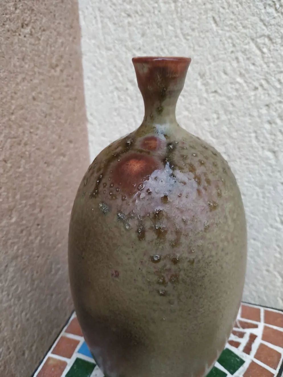 Bouteille design en grès émaillé dans le goût de Suzanne ramie