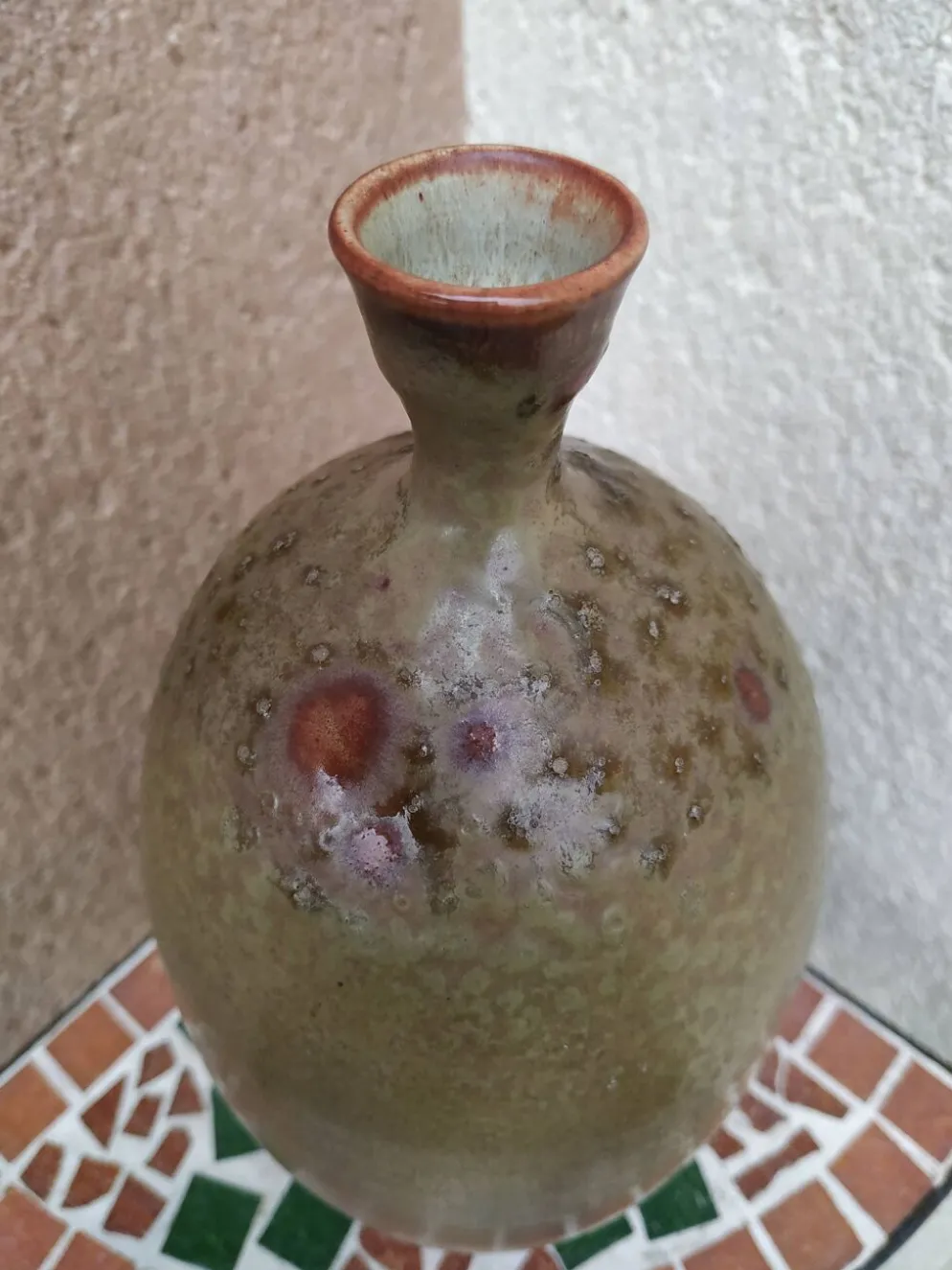 Bouteille design en grès émaillé dans le goût de Suzanne ramie